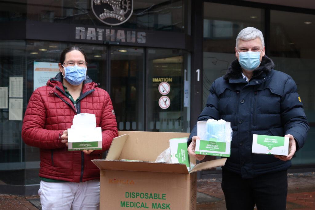 Masken-Spende der Oliven Apotheke für Bedürftige der Stadt Langenhagen